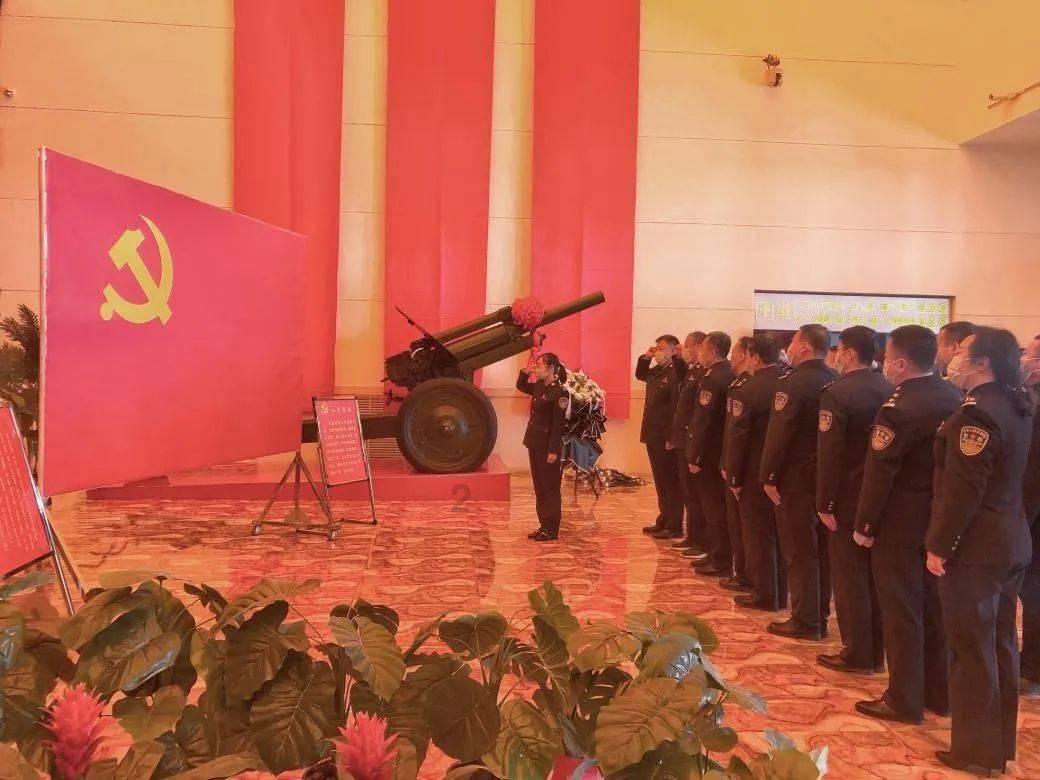 CBA第五轮深圳对阵北京比赛中，沈梓捷被换下后为何破口大骂？